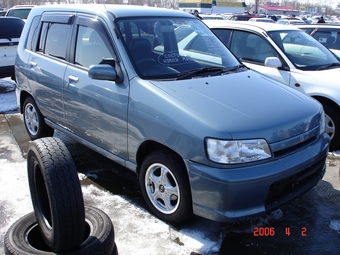 2000 Nissan Cube