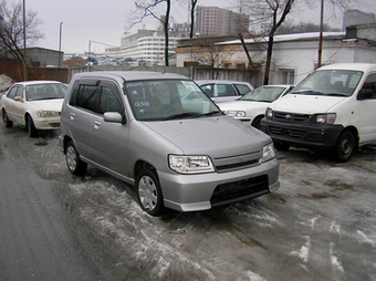 2000 Nissan Cube