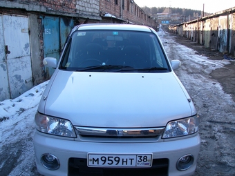 2000 Nissan Cube