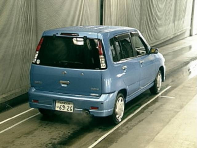 2000 Nissan Cube