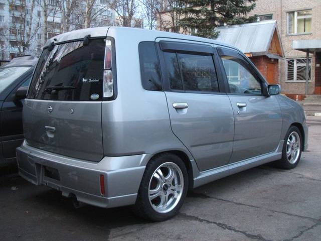 2000 Nissan Cube