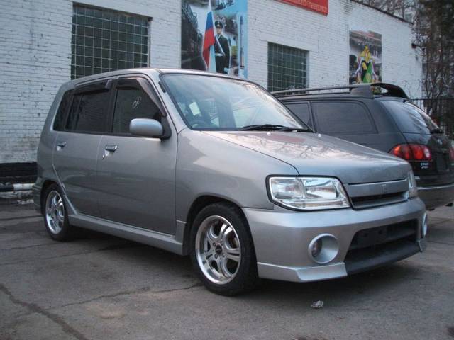 2000 Nissan Cube