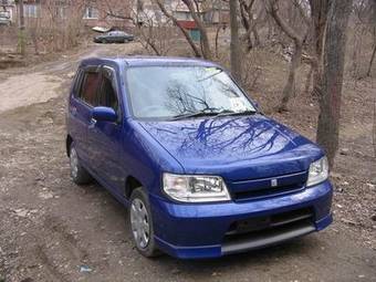 2000 Nissan Cube