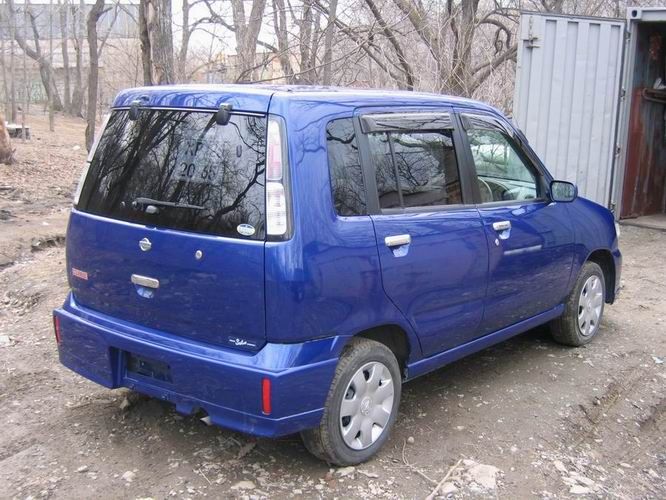 2000 Nissan Cube