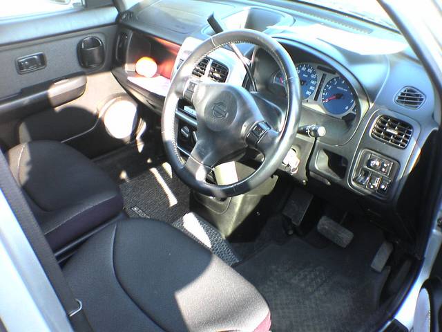 2000 Nissan Cube