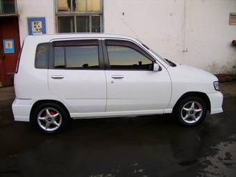 2000 Nissan Cube