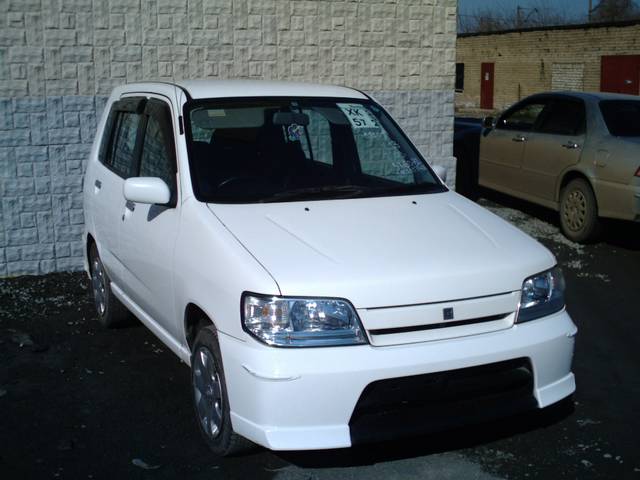 2000 Nissan Cube