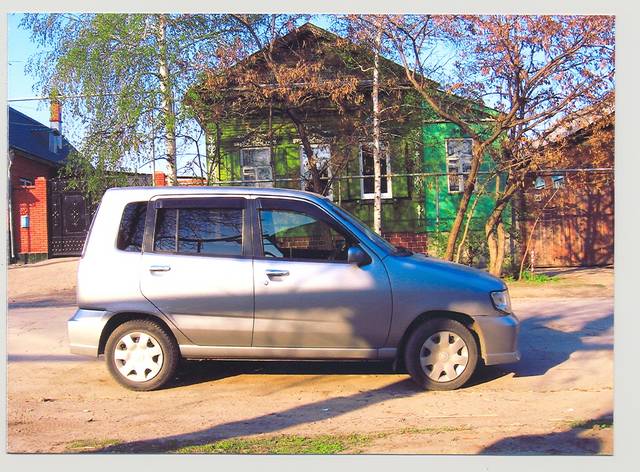 2000 Nissan Cube
