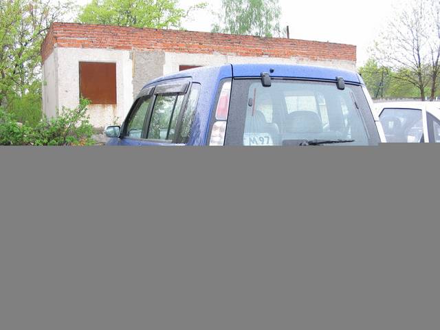 2000 Nissan Cube