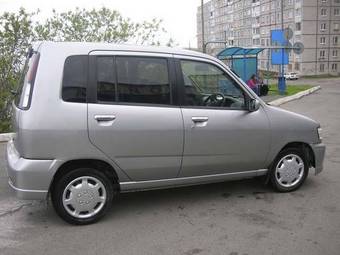 2000 Nissan Cube