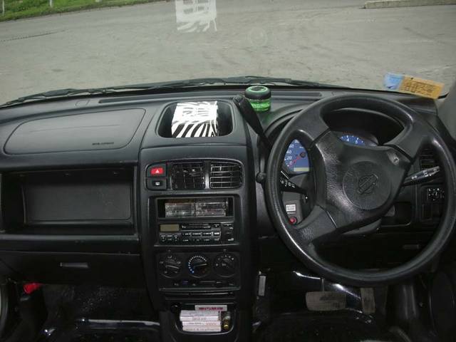 2000 Nissan Cube