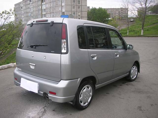 2000 Nissan Cube