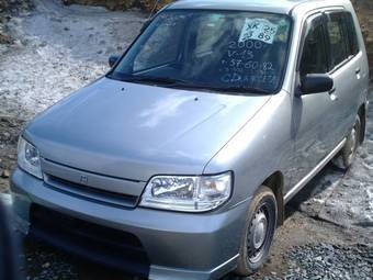 2000 Nissan Cube