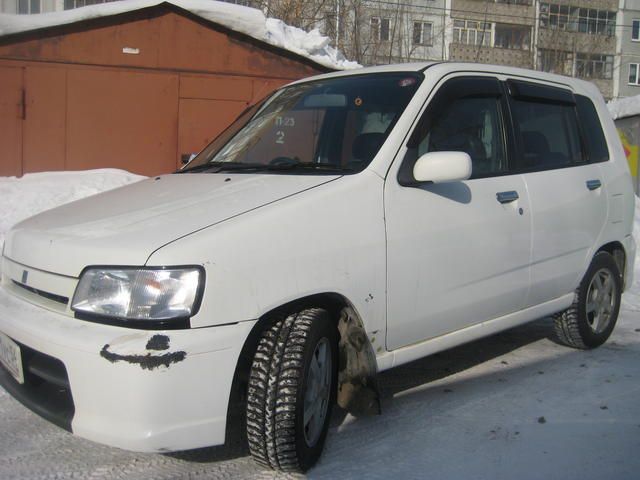 2000 Nissan Cube