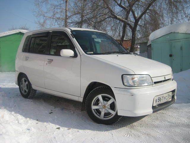 2000 Nissan Cube