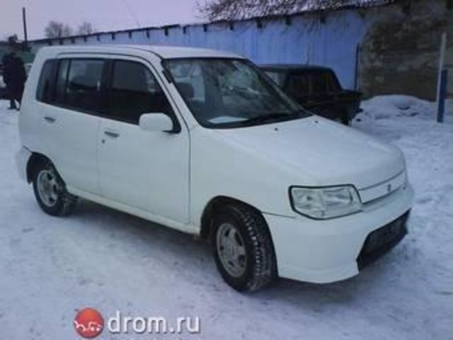 2000 Nissan Cube