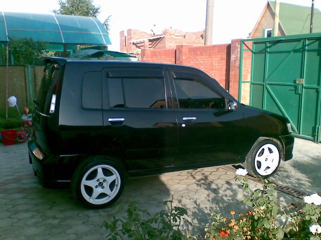 2000 Nissan Cube