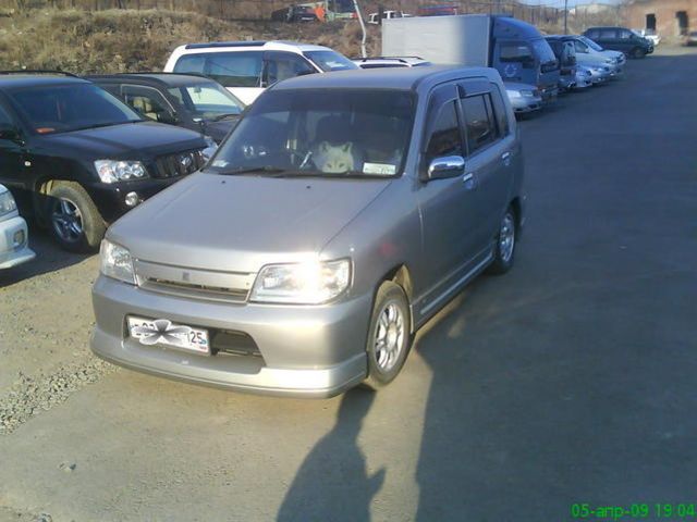 2000 Nissan Cube
