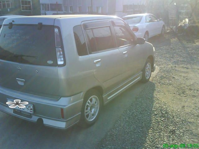 2000 Nissan Cube