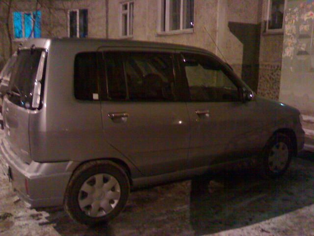 2000 Nissan Cube