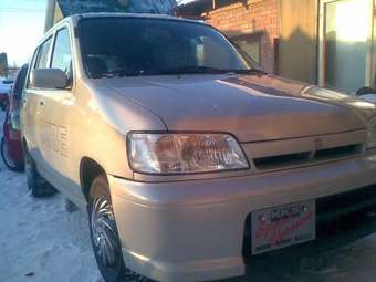 2000 Nissan Cube