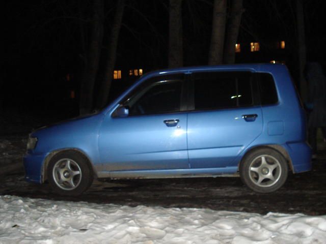 2000 Nissan Cube