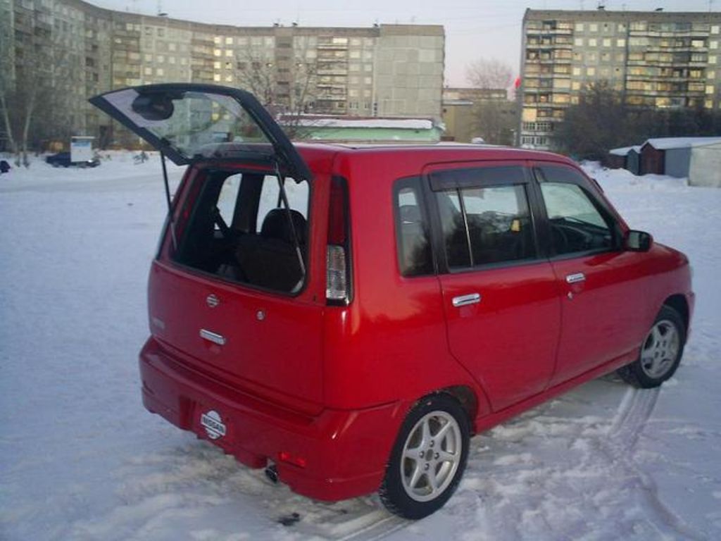 2000 Nissan Cube