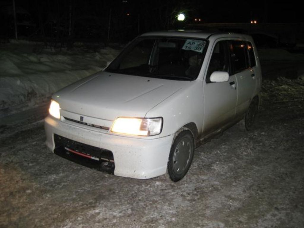 2000 Nissan Cube
