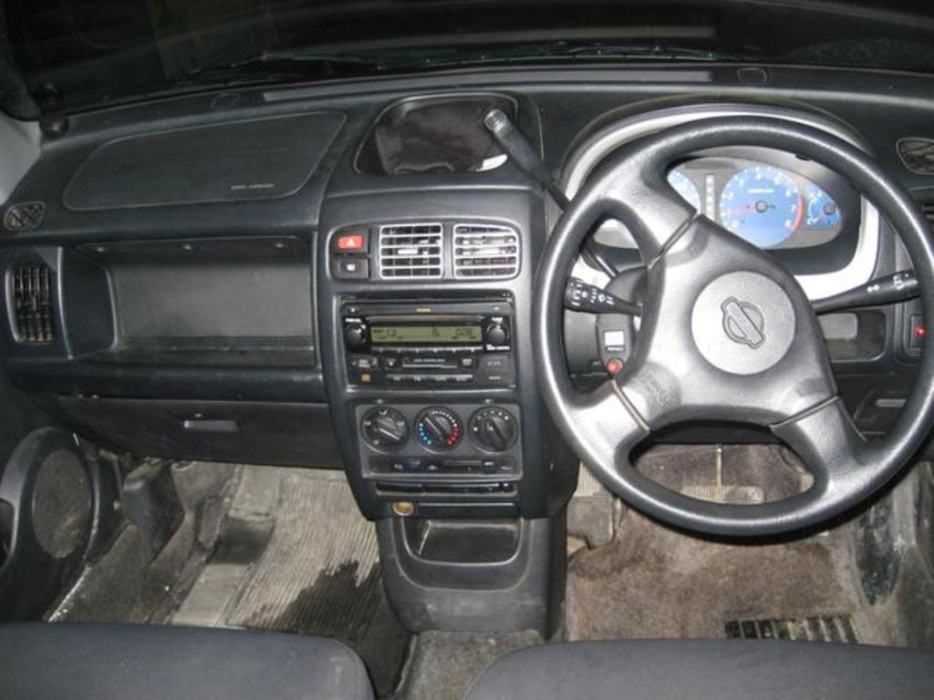 2000 Nissan Cube