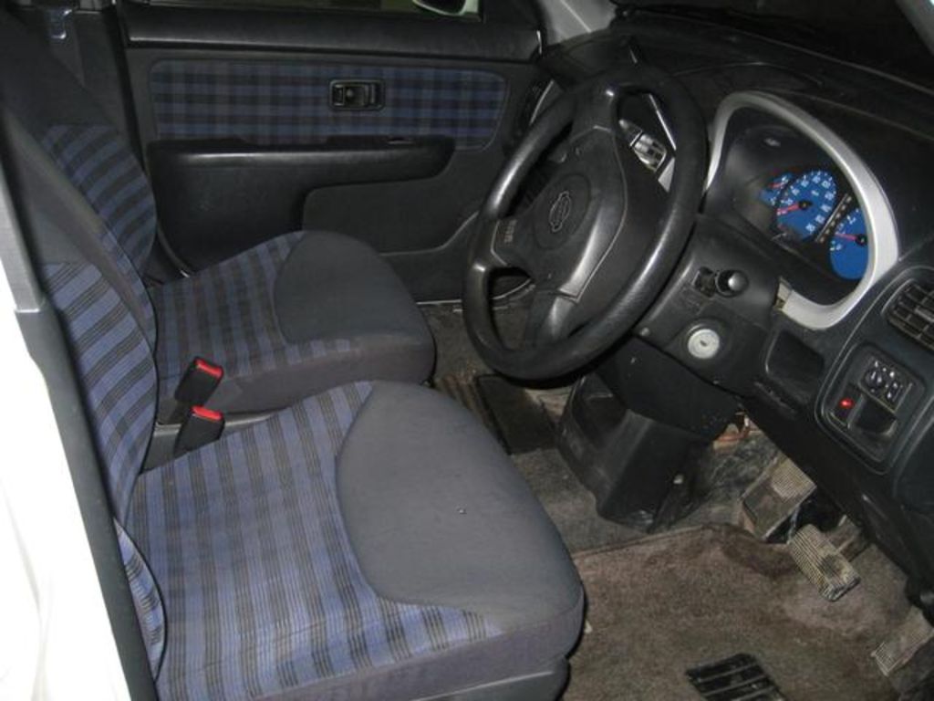 2000 Nissan Cube