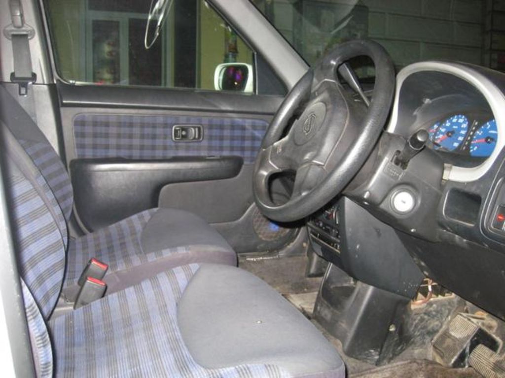2000 Nissan Cube