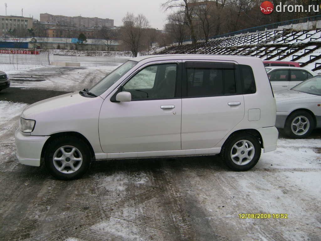 2000 Nissan Cube