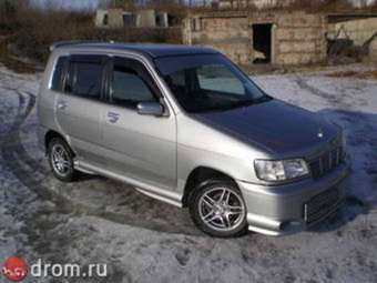 2000 Nissan Cube