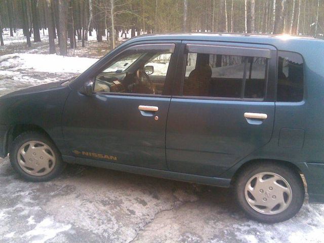 2000 Nissan Cube