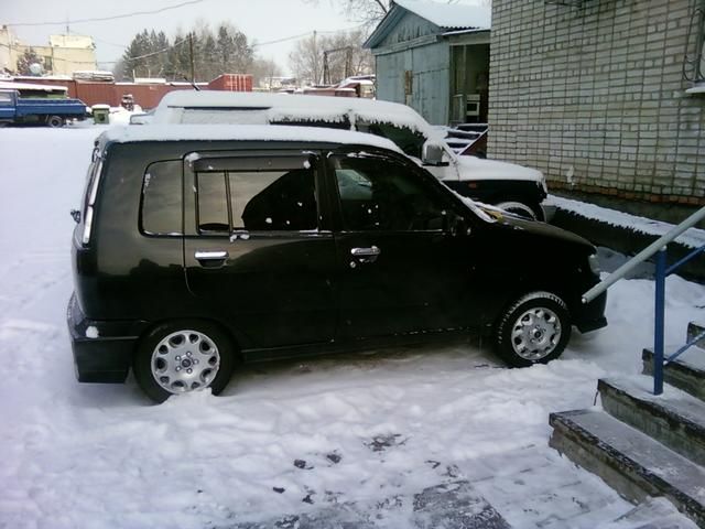 2000 Nissan Cube
