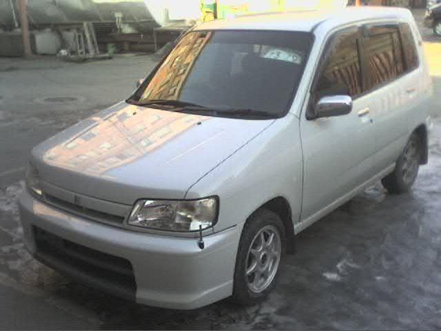 2000 Nissan Cube