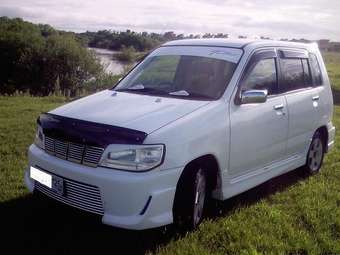 2000 Nissan Cube