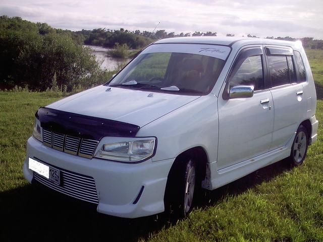 2000 Nissan Cube
