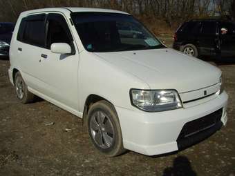 2000 Nissan Cube