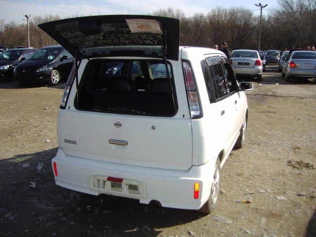 2000 Nissan Cube