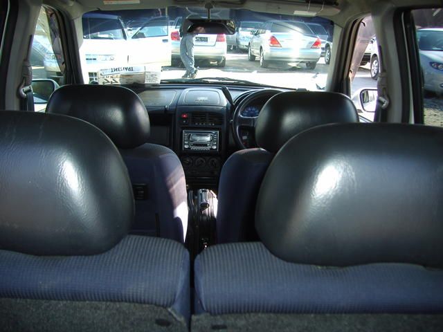 2000 Nissan Cube