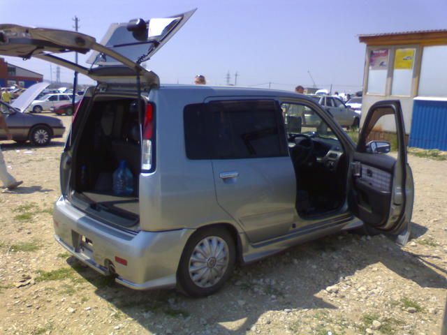 2000 Nissan Cube
