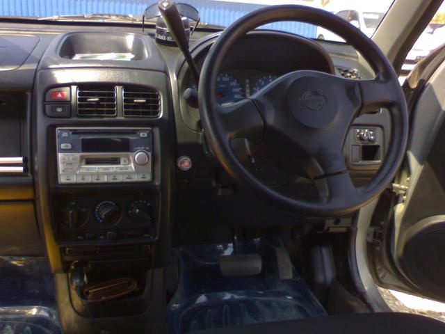 2000 Nissan Cube