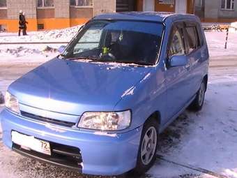 2000 Nissan Cube