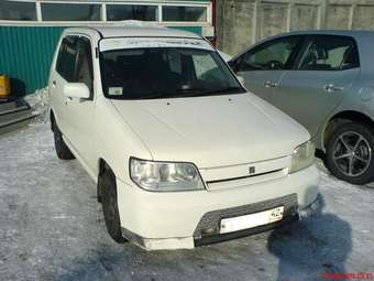 2000 Nissan Cube