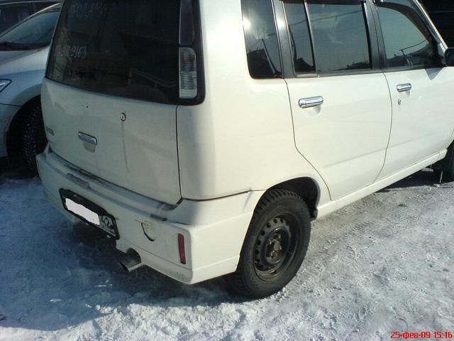2000 Nissan Cube