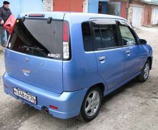 2000 Nissan Cube