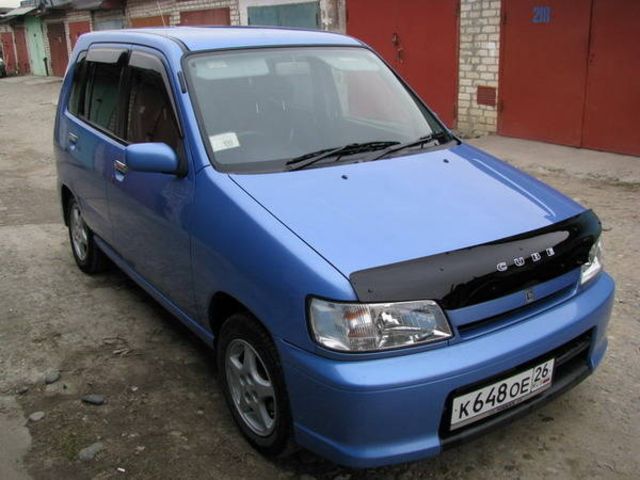 2000 Nissan Cube