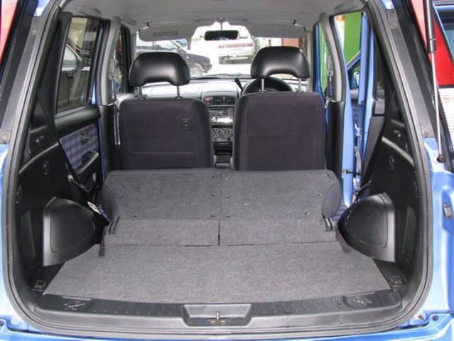 2000 Nissan Cube