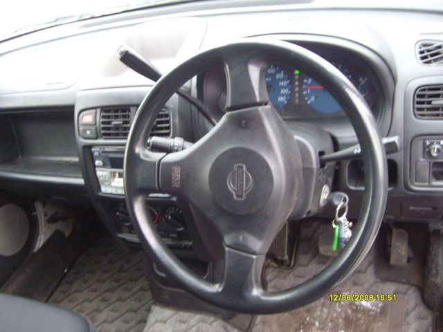 2000 Nissan Cube